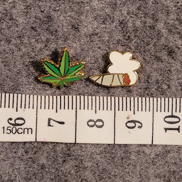 Stoner Earrings - Picture 5 of 5